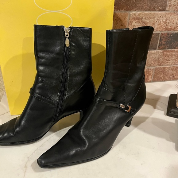 Black Leather Boots - Picture 4 of 9